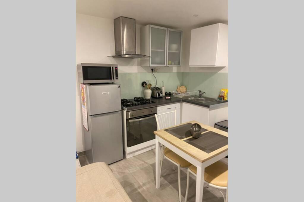 Independant Au Pied Des Dentelles De Montmirail Holiday home Violes