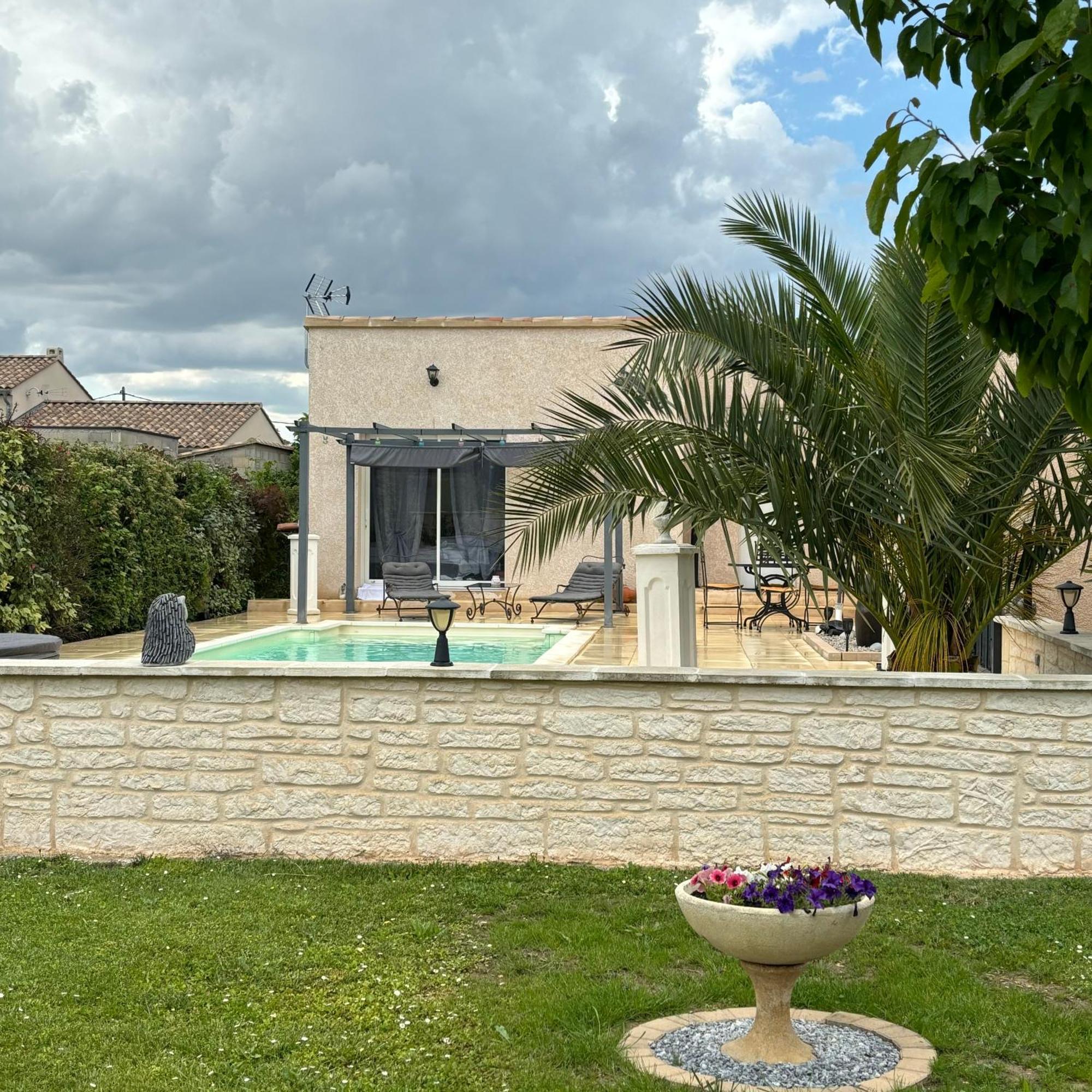 Independant Au Pied Des Dentelles De Montmirail Holiday home *